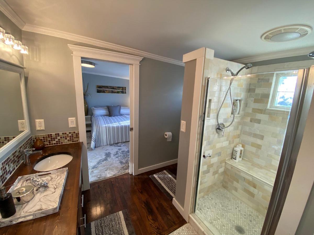 Here It Is! Cool Cape Cod-3 Br-2.5 Bath-12 Guests Olathe Dış mekan fotoğraf