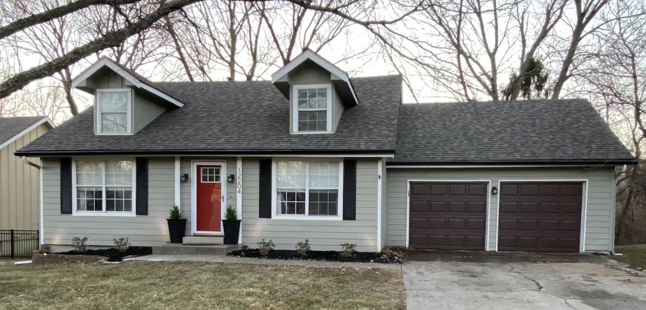 Here It Is! Cool Cape Cod-3 Br-2.5 Bath-12 Guests Olathe Dış mekan fotoğraf