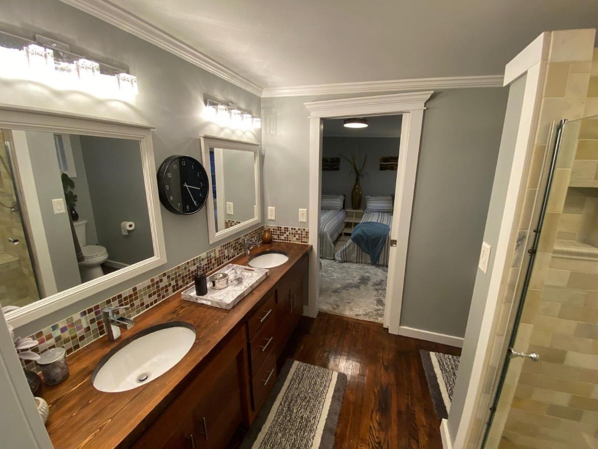 Here It Is! Cool Cape Cod-3 Br-2.5 Bath-12 Guests Olathe Dış mekan fotoğraf