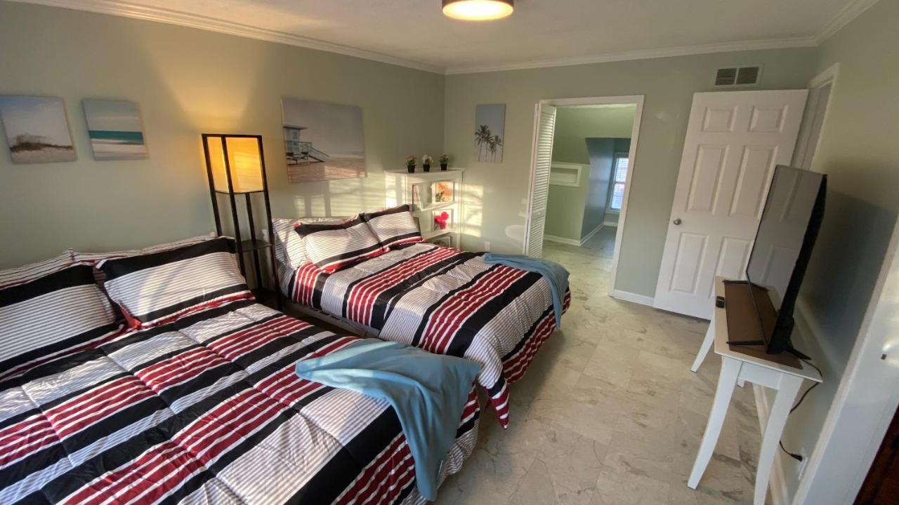 Here It Is! Cool Cape Cod-3 Br-2.5 Bath-12 Guests Olathe Dış mekan fotoğraf