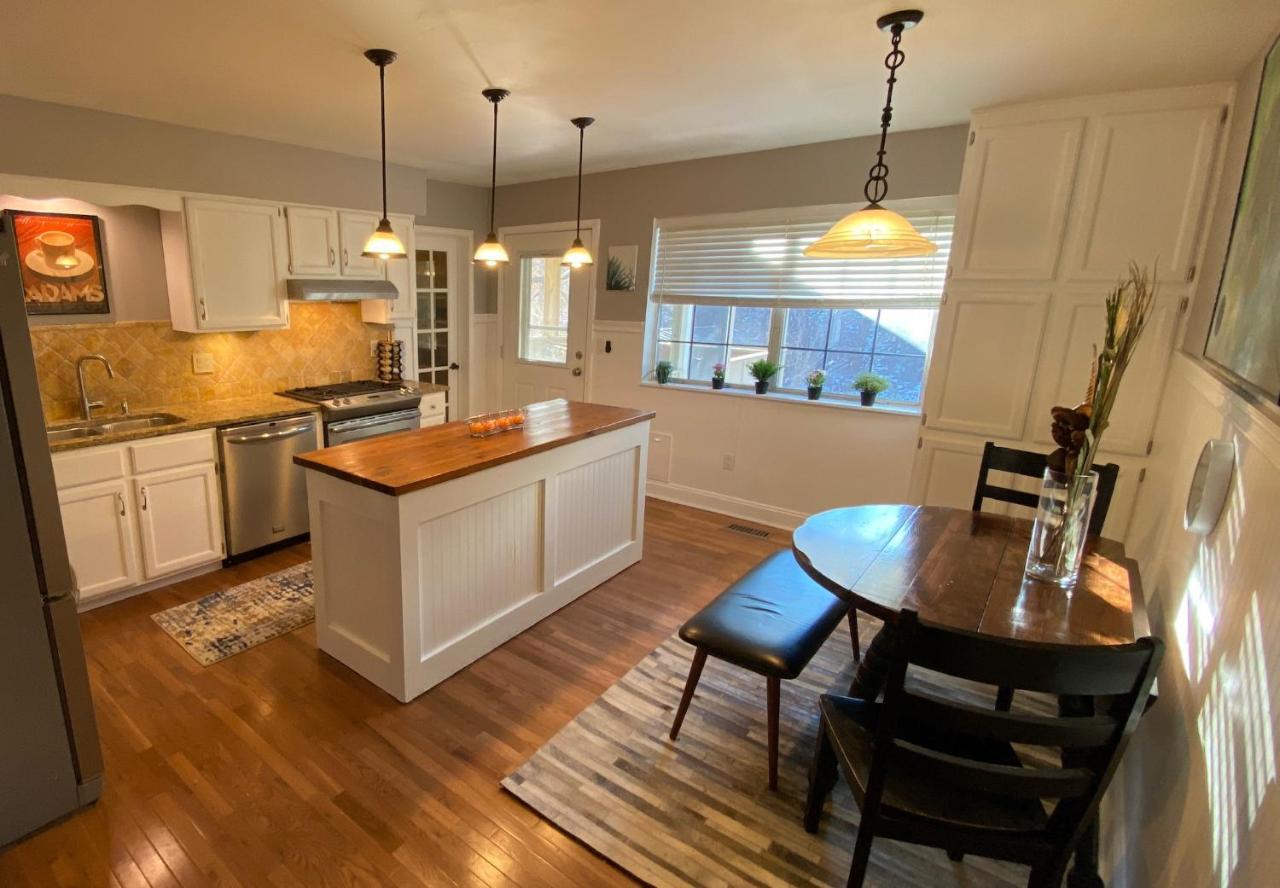 Here It Is! Cool Cape Cod-3 Br-2.5 Bath-12 Guests Olathe Dış mekan fotoğraf